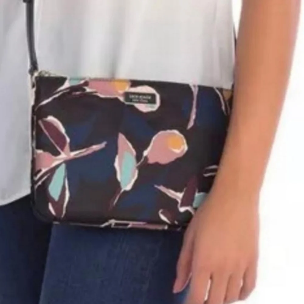 🐻KATE SPADE Dawn Paper Rose Triple Gusset Crossbody in Black Floral - Picture 8 of 16